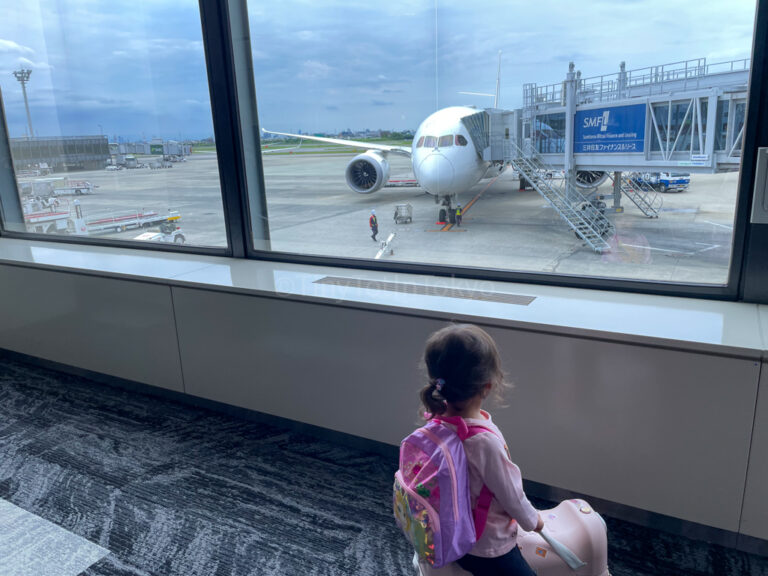 a child at osaka itami airport