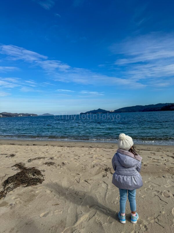 A child on the beach in amanohashidate