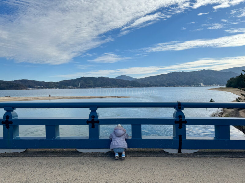 A child on a bridge in amanohashidate