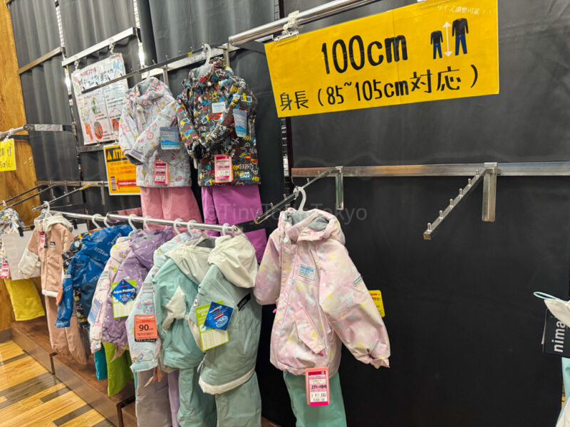 Winter snowpants and jackets for kids in Japan 