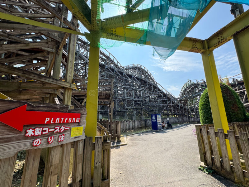 ELF wooden roller coaster at Hirakata Park 