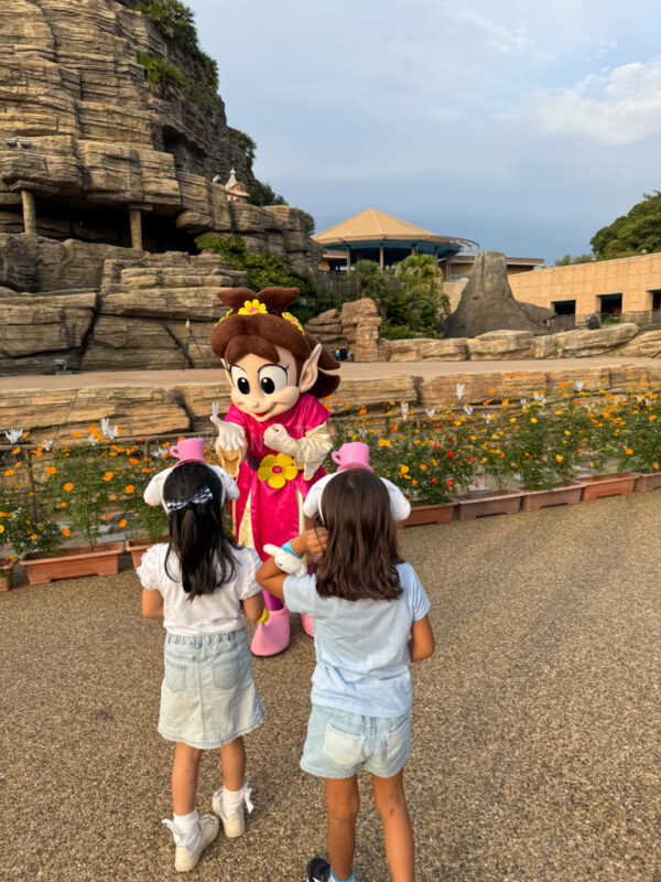 Kids with the Hirakata Park Mascot
