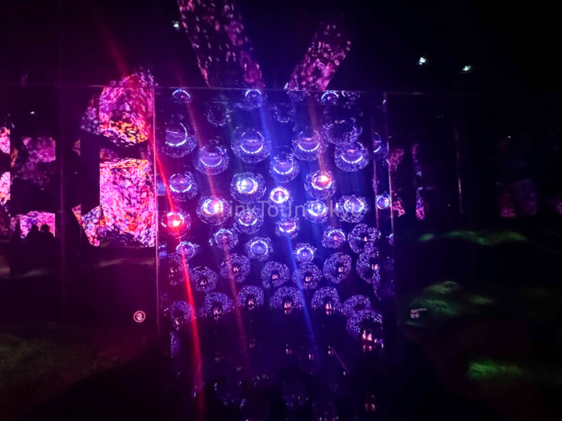 Spherical Crystallized Light at teamLab Kyoto