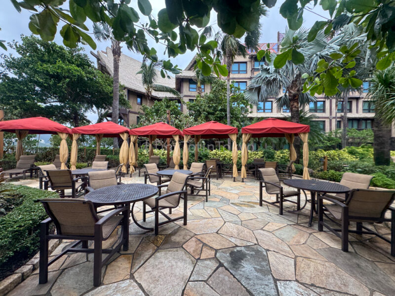 lounge chairs at pool at Hong Kong Disneyland Explorers Lodge 