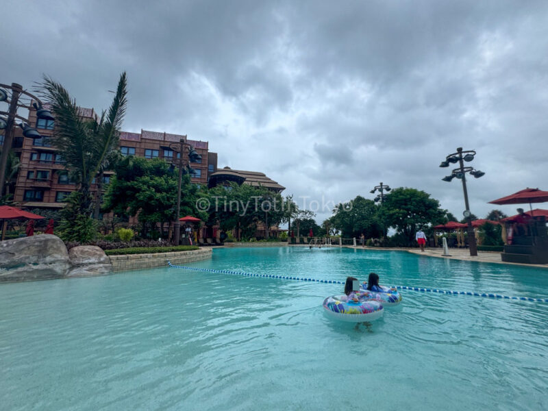 children playing in pool at Hong Kong Disneyland Explorers Lodge 