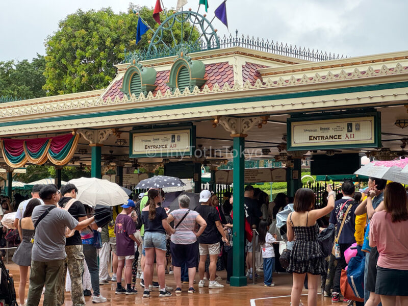 People waiting to get inside Hong Kong Disneyland