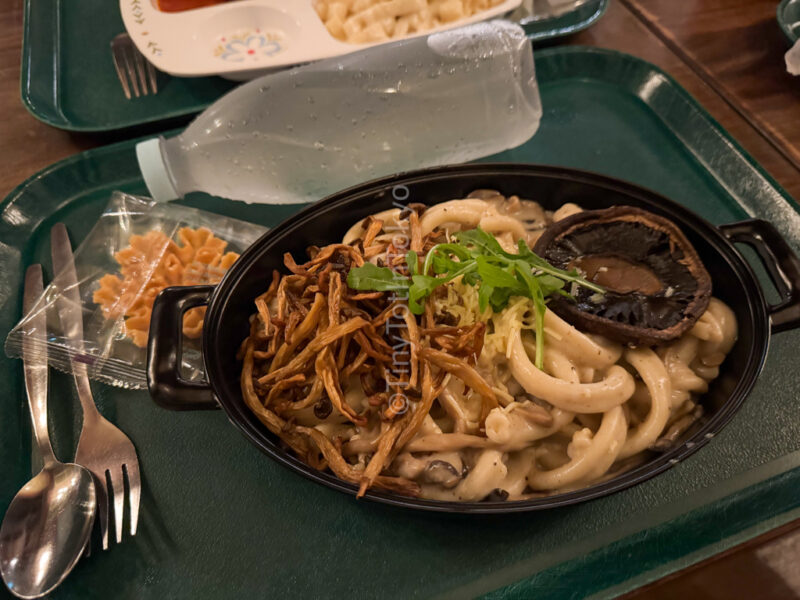 food at golden crocus inn at Hong Kong Disneyland