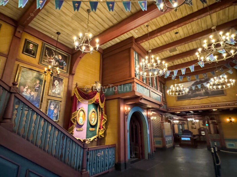 Golden Crocus Inn at Hong Kong Disneyland