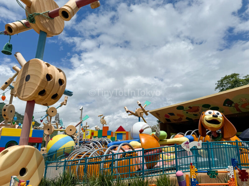 Slinky Dog Spin at Hong Kong Disneyland