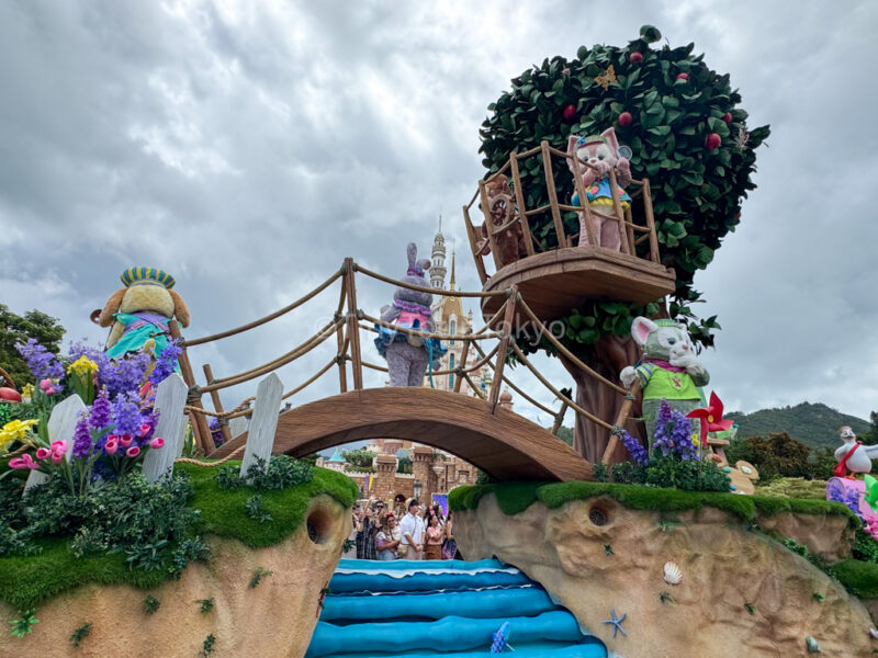 duffy and friends Float at hong kong disneyland