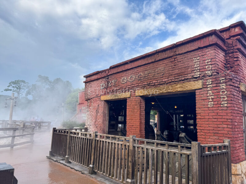 water guns at Grizzly Gulch at Hong kong disneyland