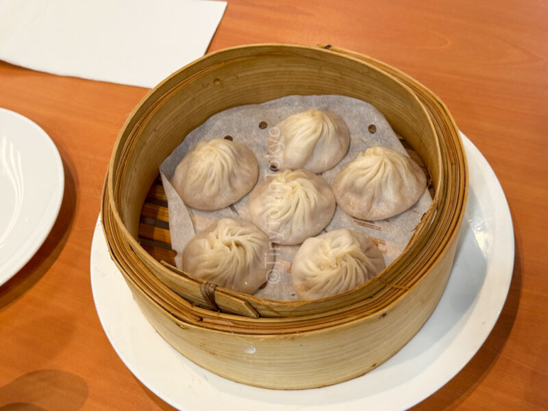 dumplings from jardin de jade at hong kong airport