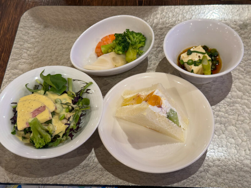 breakfast at suginoi hotel in beppu