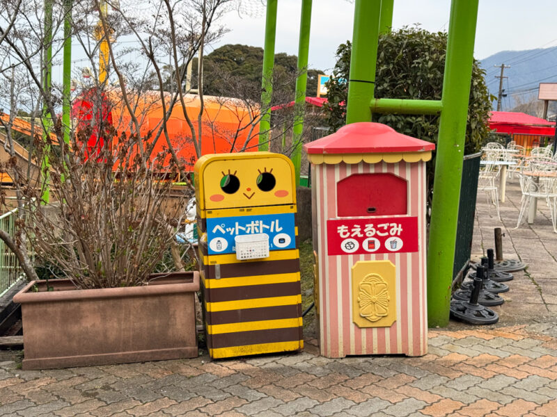 vending machines at Rakutenchi amusement park in Beppu