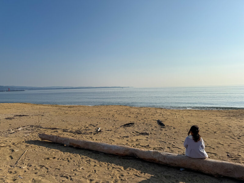 a child sitting on the beach in Beppu