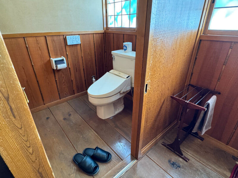 toilet in yama no hotel musouen