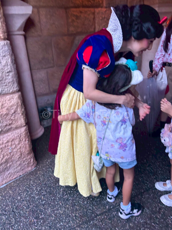 a child with snow white at hong kong disneyland