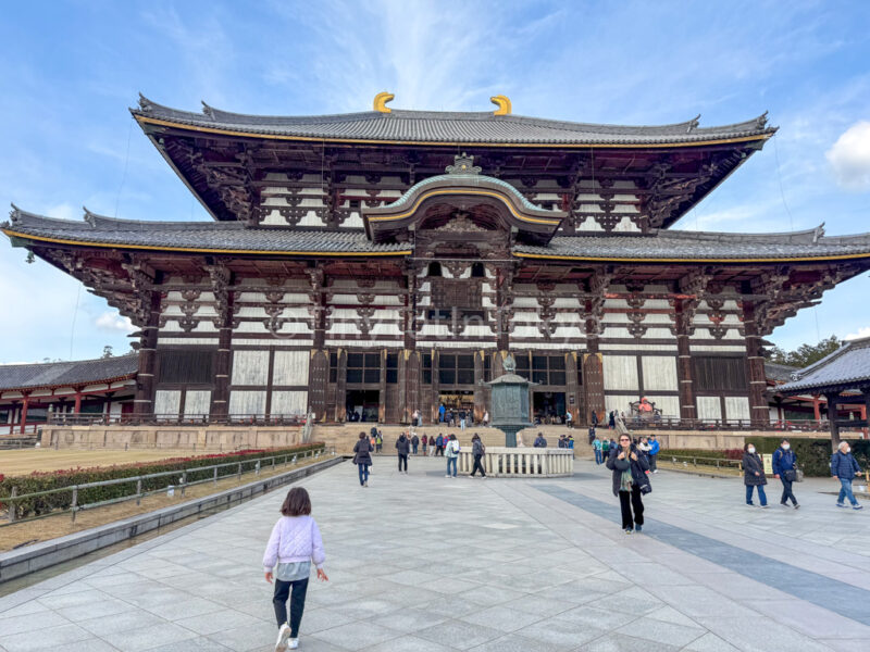 a child at the main hall of todaiji