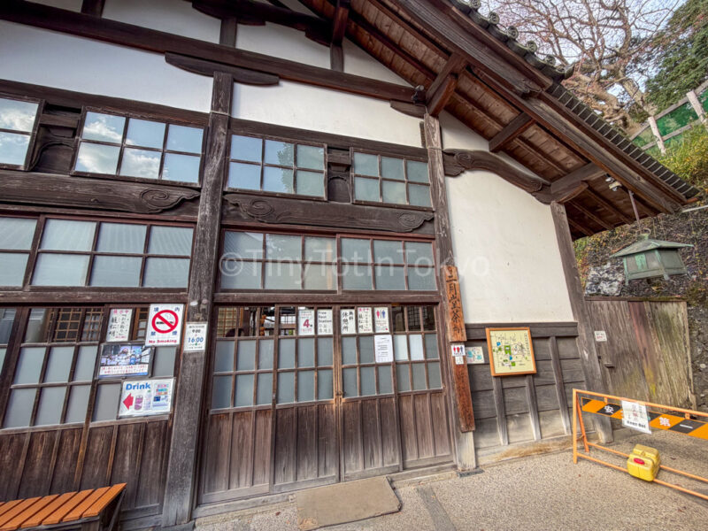 rest area at Todai-ji Nigatsu-do (February Hall)