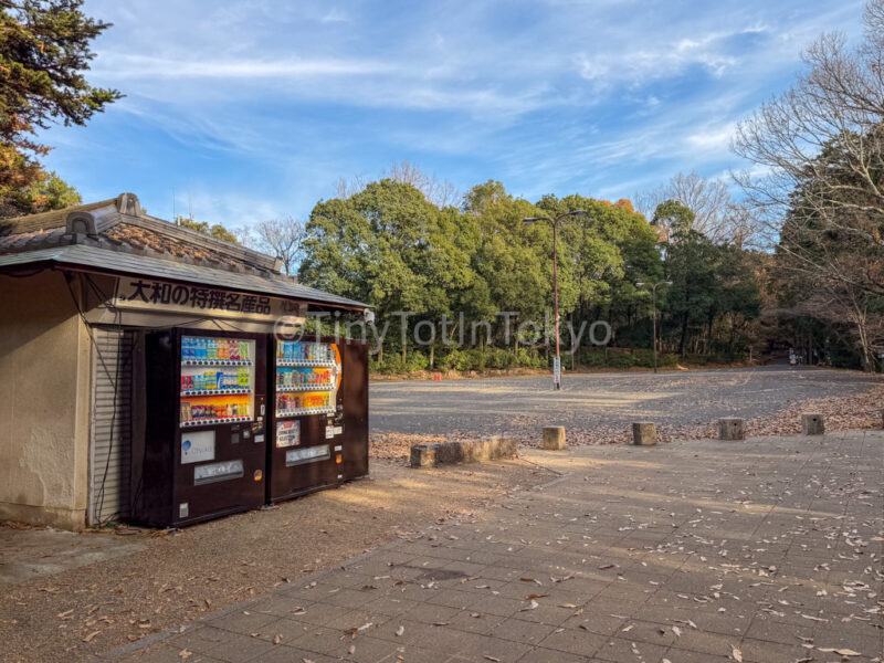 vending machines at mount wakakusa parking lot