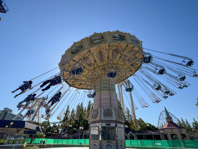wave swinger ride at Nagashima Spa Land