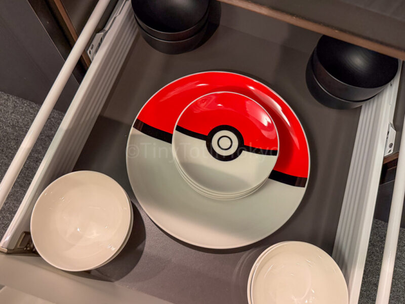 plates at MIMARU pokemon hotel room