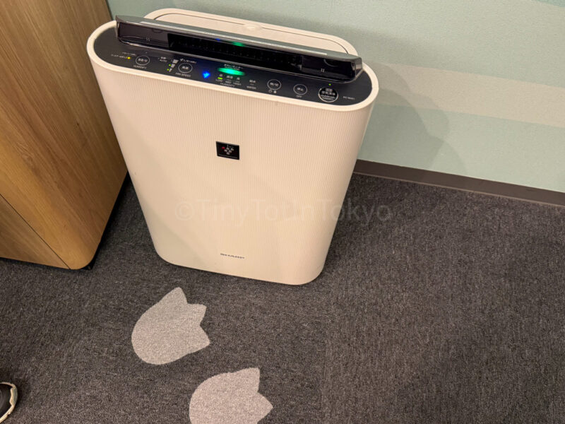 footprints and air cleaner at MIMARU pokemon hotel japan