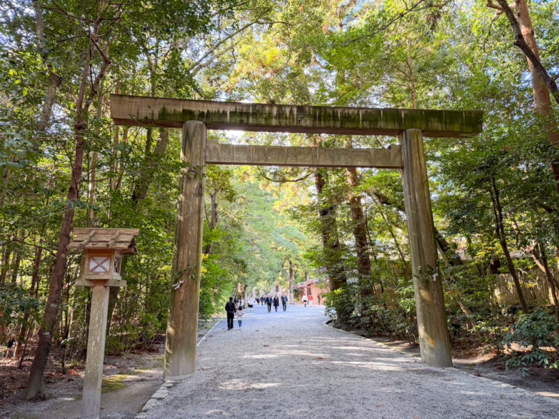 larger torii gate at ise jingu geku