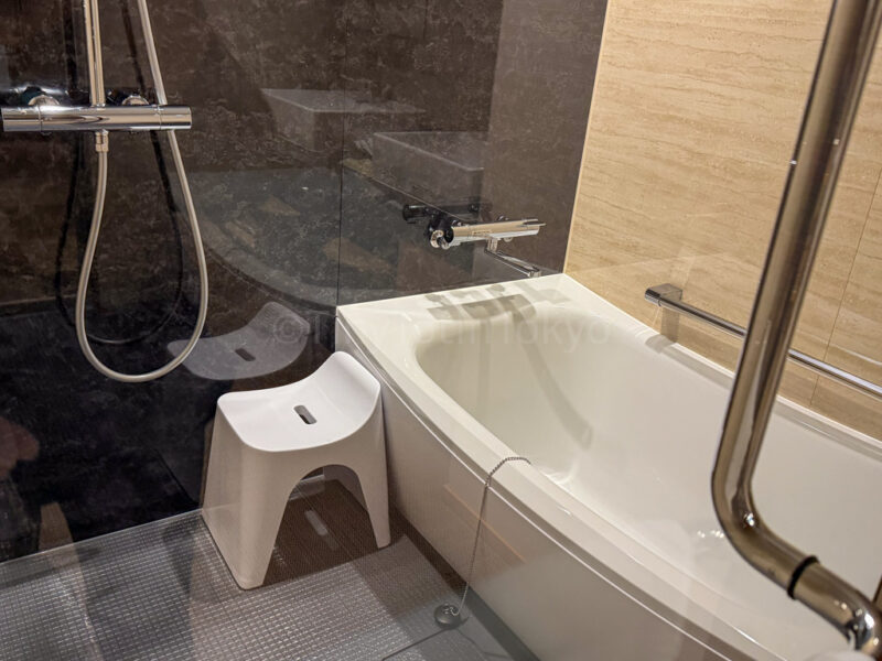 shower and bath at Hotel Ijikaso