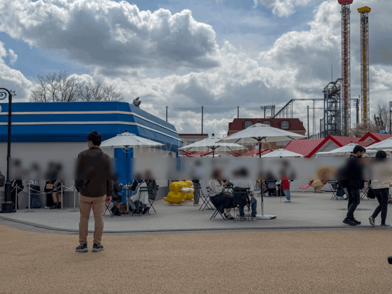 tables and chairs to eat at pokepark kanto