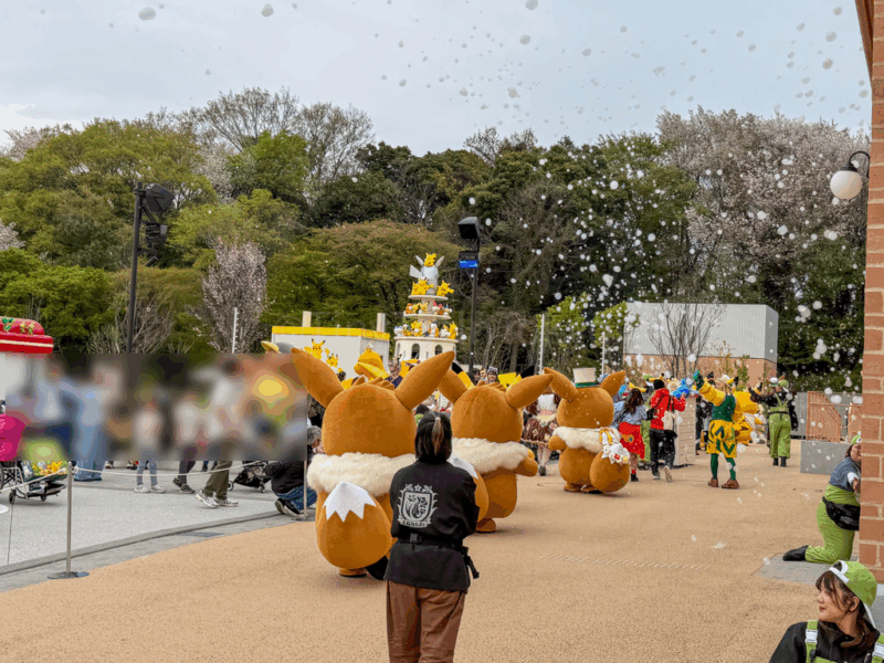Pikachu and Eevee parade at pokepark kanto