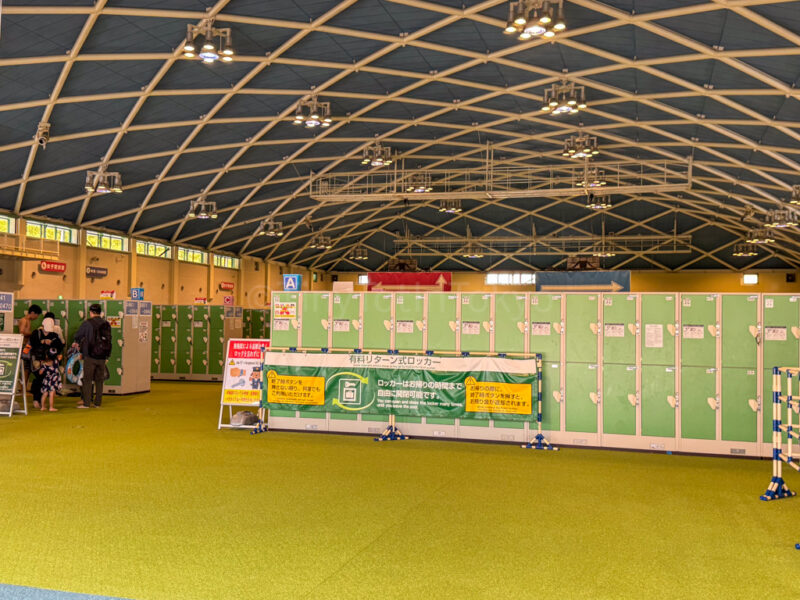 lockers at Nagashima Water Park Jumbo Seawater Pool