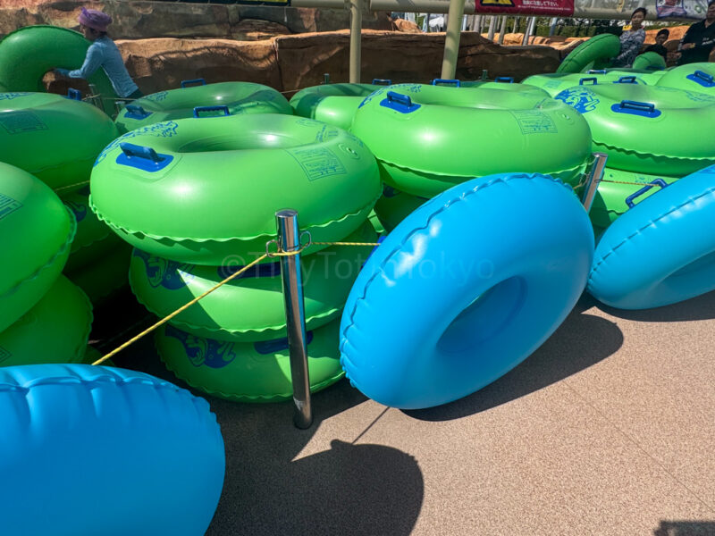 inner tubes at Nagashima Water Park Jumbo Seawater Pool