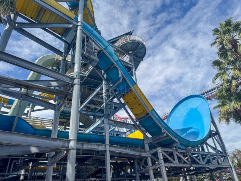 boomerang twist at Nagashima Water Park Jumbo Seawater Pool