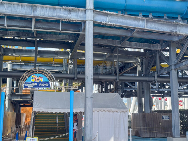 entrance for boomerang twist waterslide at Nagashima Water Park Jumbo Seawater Pool
