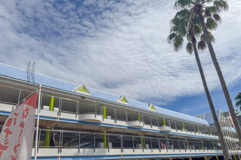 building for belongings at Nagashima Water Park Jumbo Seawater Pool