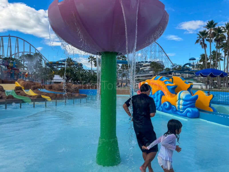 a parent and child at Nagashima Water Park Jumbo Seawater Pool