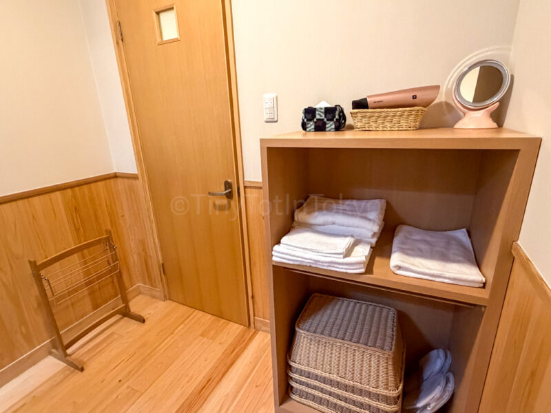 towels and hair dryer at Shikinoyado Meisui ryokan in Kagoshima