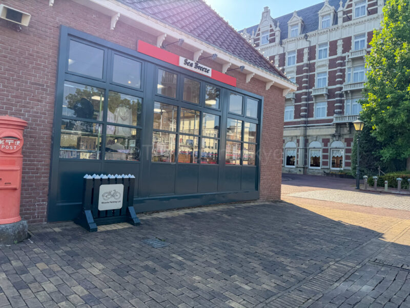parking spots for bikes at Huis Ten Bosch