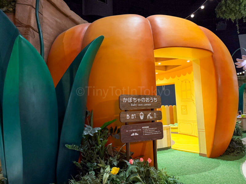 baby area at huis ten bosch