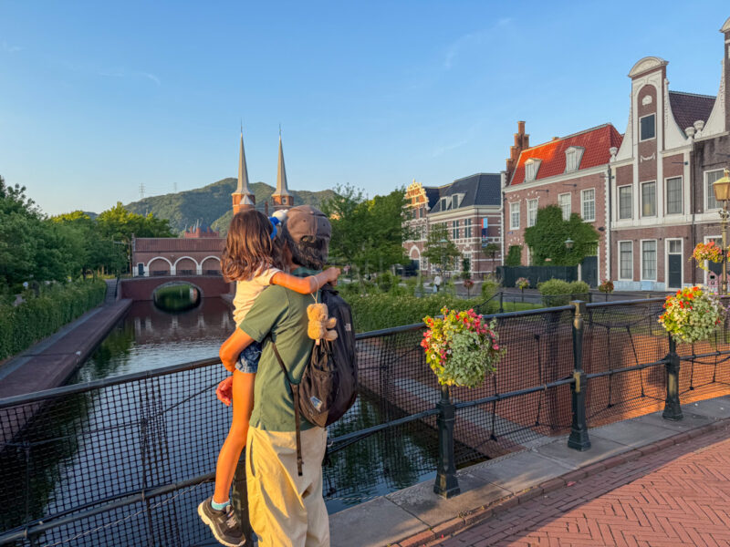 a child and their father at Huis Ten Bosch