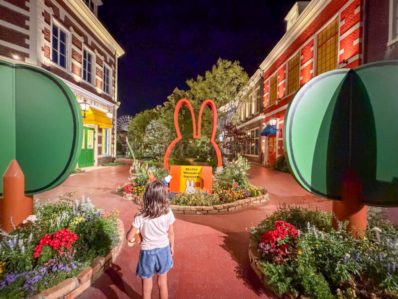 a child in the miffy area of Huis Ten Bosch 