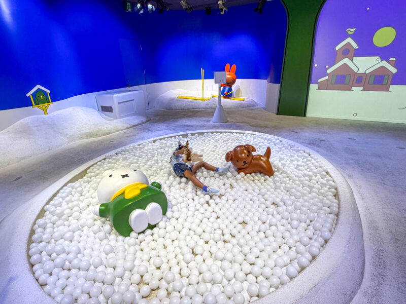 a child playing in miffy's dream storybook at huis ten bosch