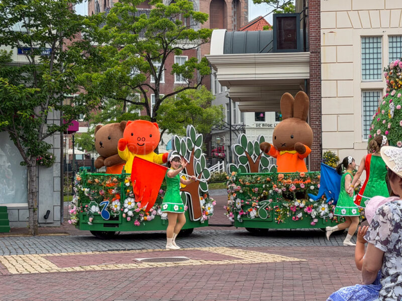 miffy parade at huis ten bosch