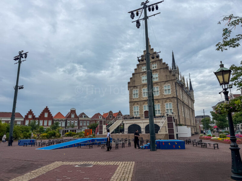 miffy parade at huis ten bosch