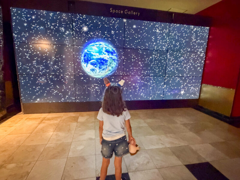 a child at space fantasia at huis ten bosch