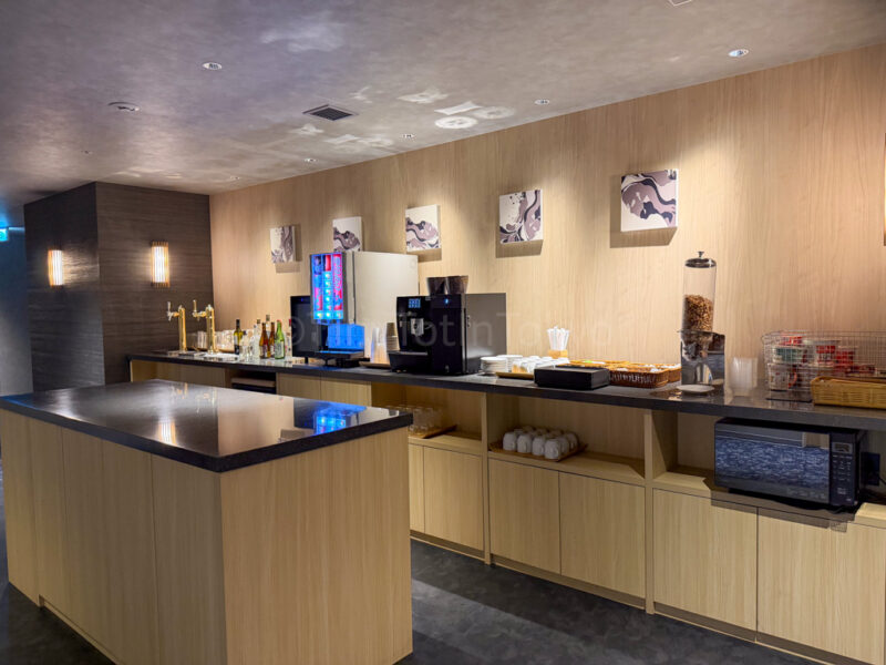 free flow lounge at one station hotel kumamoto