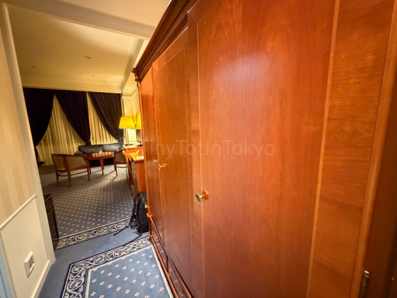 wardrobe at hotel amsterdam huis ten bosch