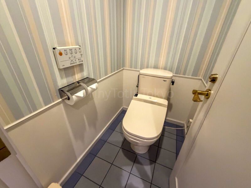 toilet at hotel amsterdam huis ten bosch