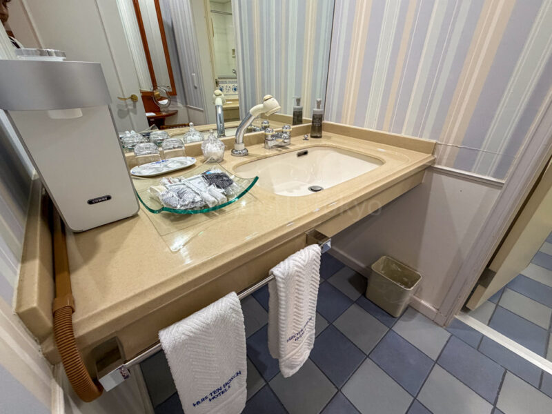 sink and vanity at hotel amsterdam huis ten bosch